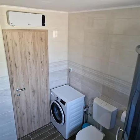 Apartma Tija Apartment *